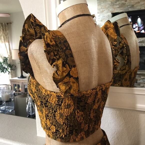 Kourt Tala Crop Top & Mini Skirt NWT NEW Set Size Small Black Yellow Gold Floral - Picture 6 of 14